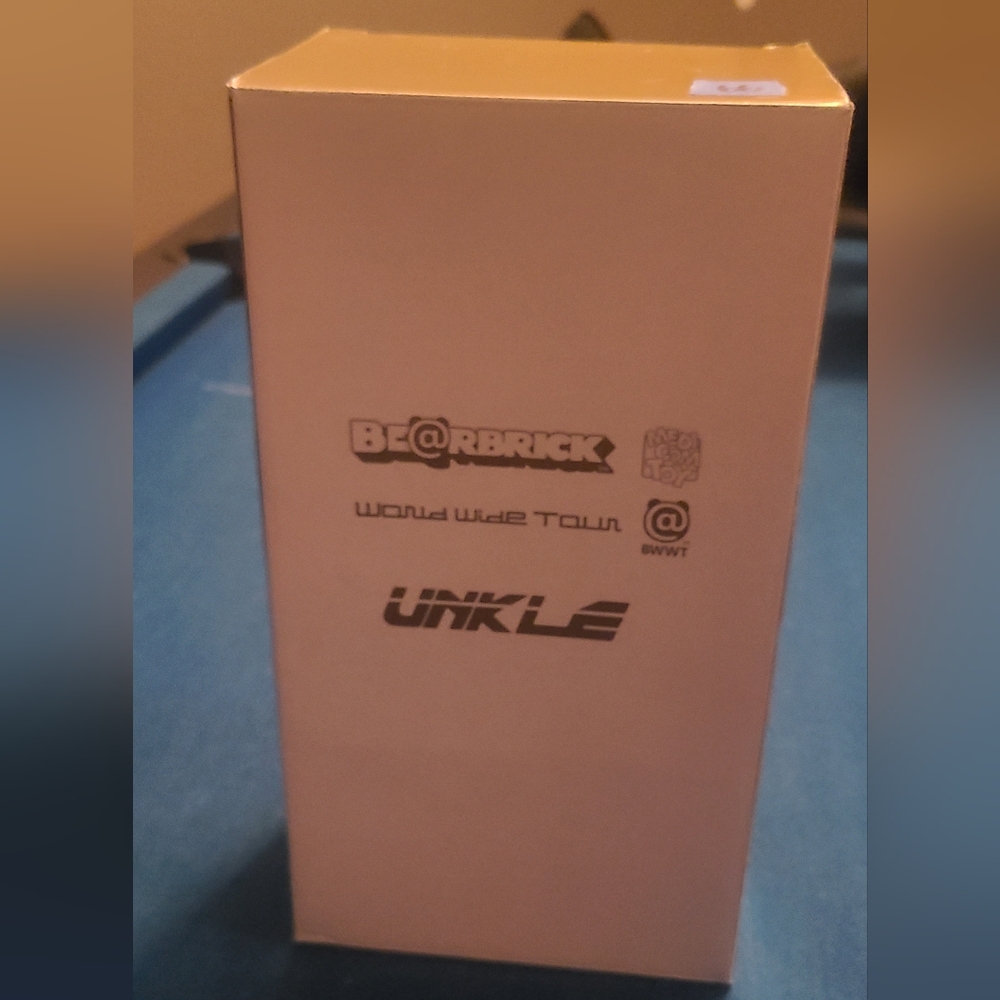 UNKLE WORLD tour bearbrick 400%